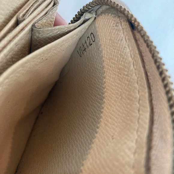 LOUIS VUITTON Damier Wallet 🔥🔥🔥 - Picture 3 of 6